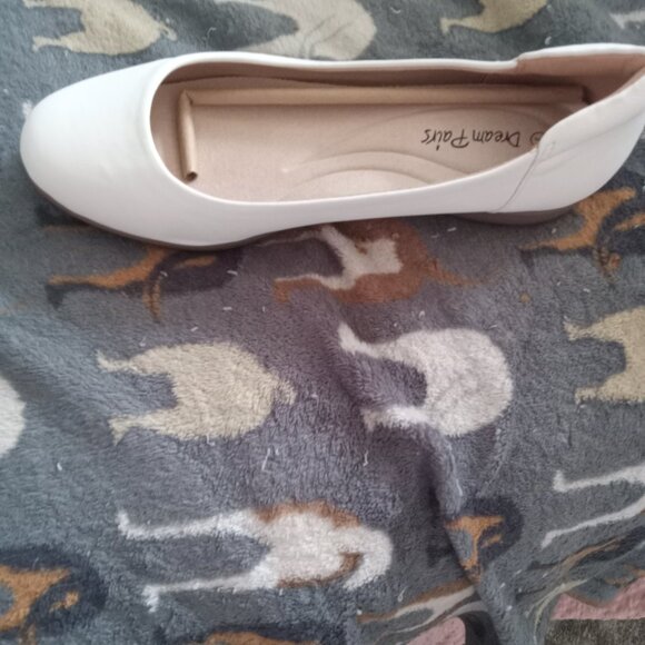 White flats - Picture 1 of 1